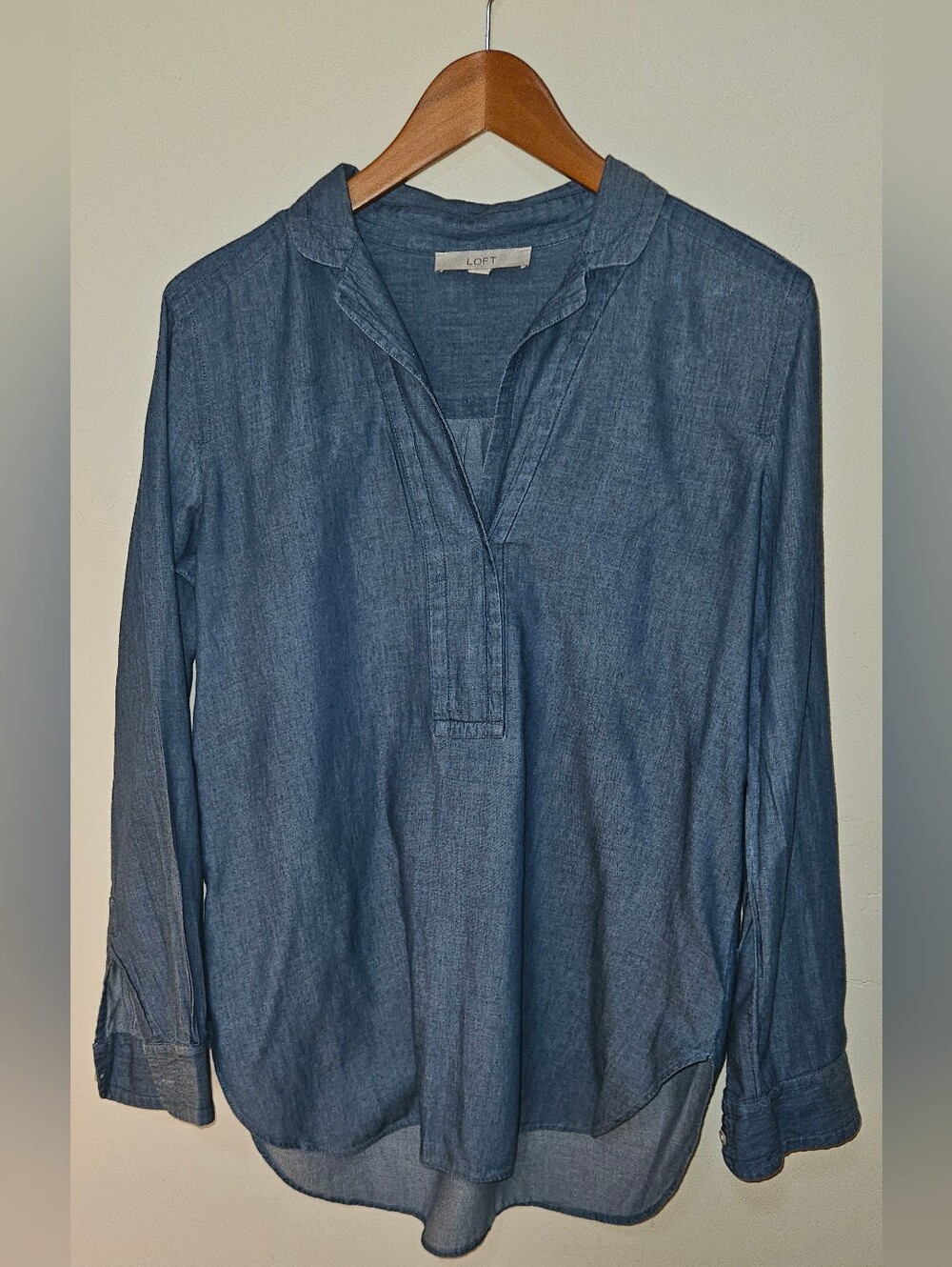 LOFT Women's Chambray V-Neck Tunic Top in Blue